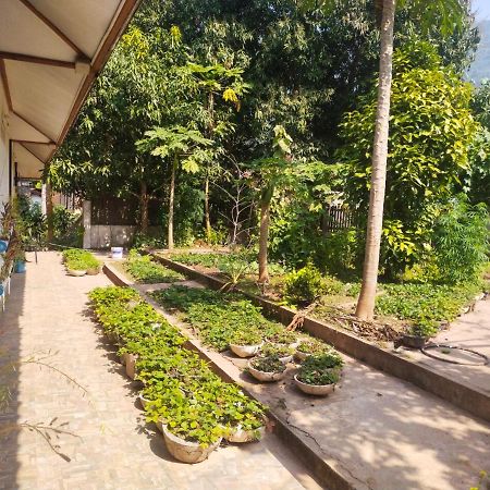 Sunset Bungalows & Gh Muang Ngoi Екстер'єр фото