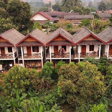 Sunset Bungalows & Gh Muang Ngoi Екстер'єр фото