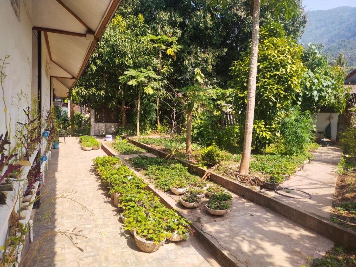 Sunset Bungalows & Gh Muang Ngoi Екстер'єр фото