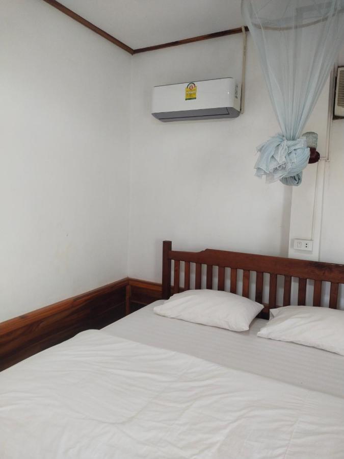Sunset Bungalows & Gh Muang Ngoi Екстер'єр фото