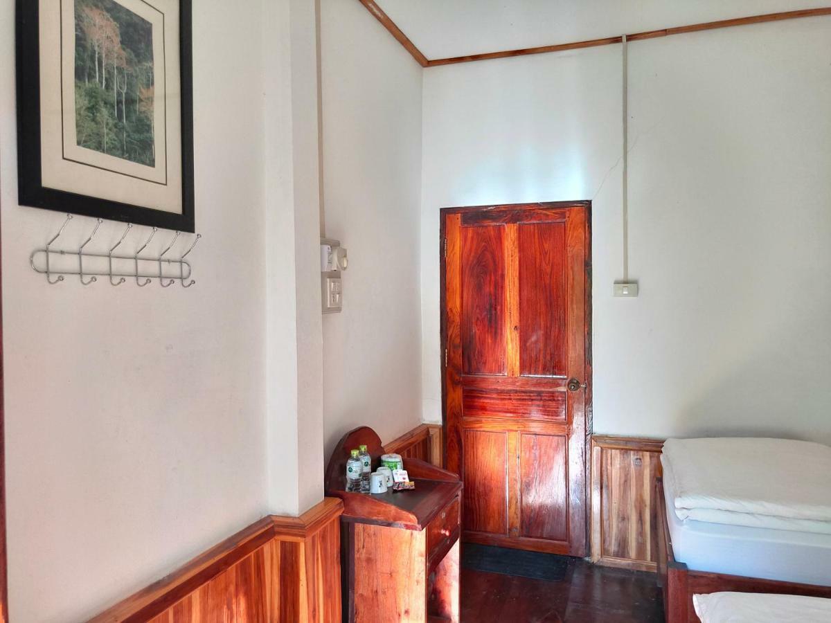 Sunset Bungalows & Gh Muang Ngoi Екстер'єр фото