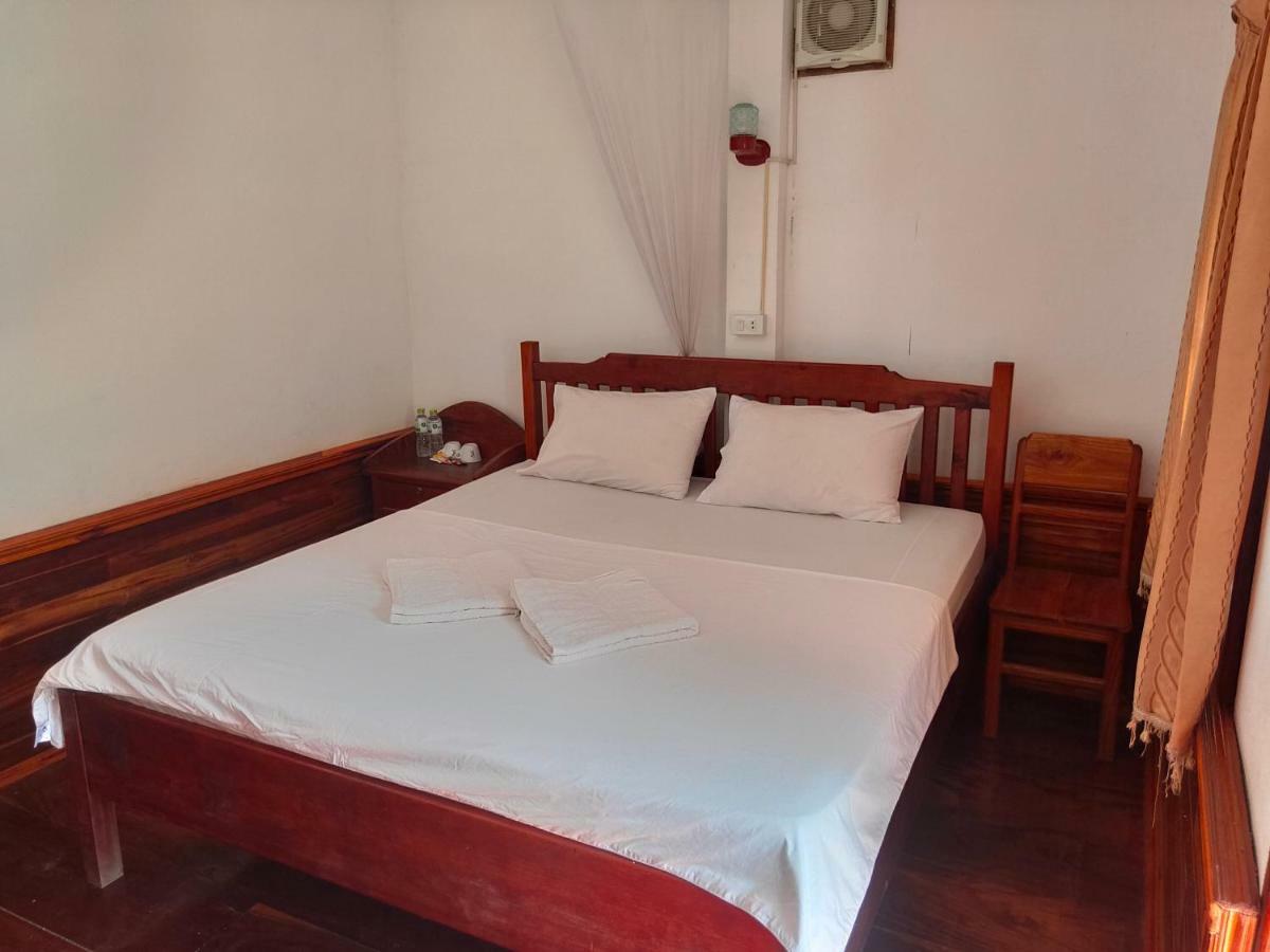 Sunset Bungalows & Gh Muang Ngoi Екстер'єр фото