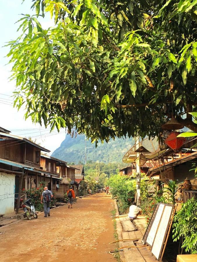 Sunset Bungalows & Gh Muang Ngoi Екстер'єр фото