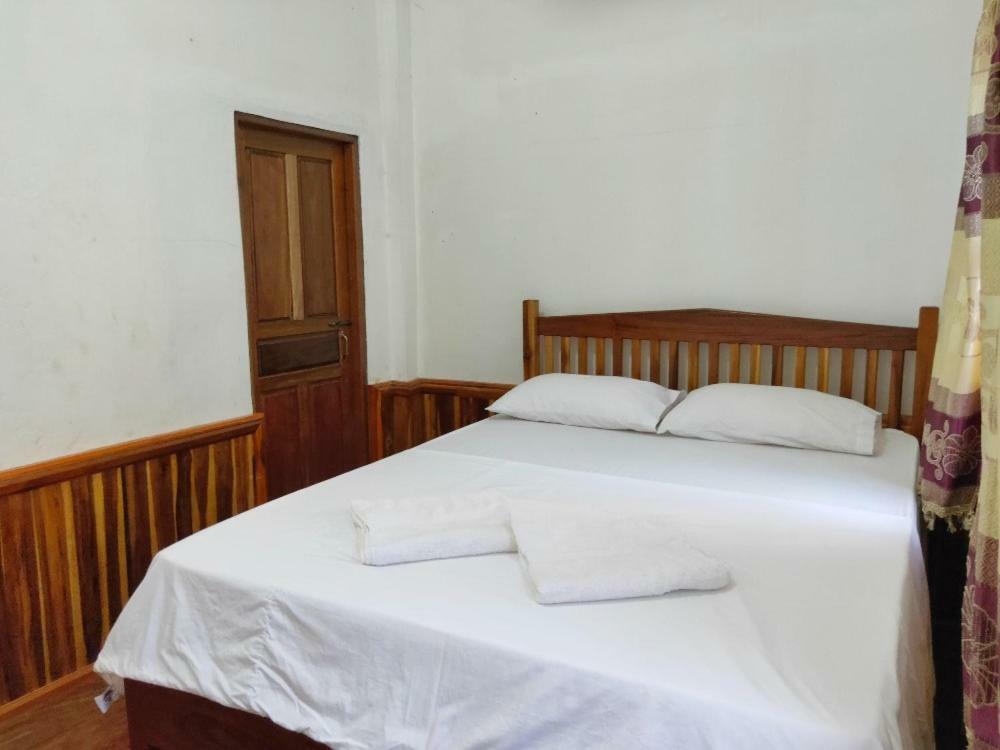 Sunset Bungalows & Gh Muang Ngoi Екстер'єр фото
