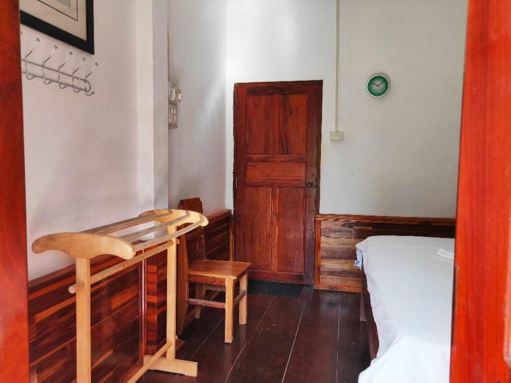Sunset Bungalows & Gh Muang Ngoi Екстер'єр фото
