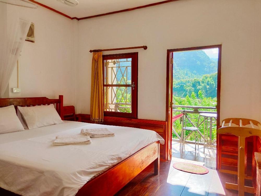 Sunset Bungalows & Gh Muang Ngoi Екстер'єр фото