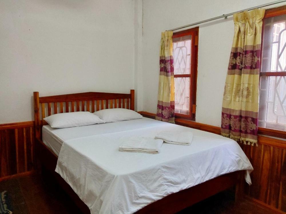 Sunset Bungalows & Gh Muang Ngoi Екстер'єр фото