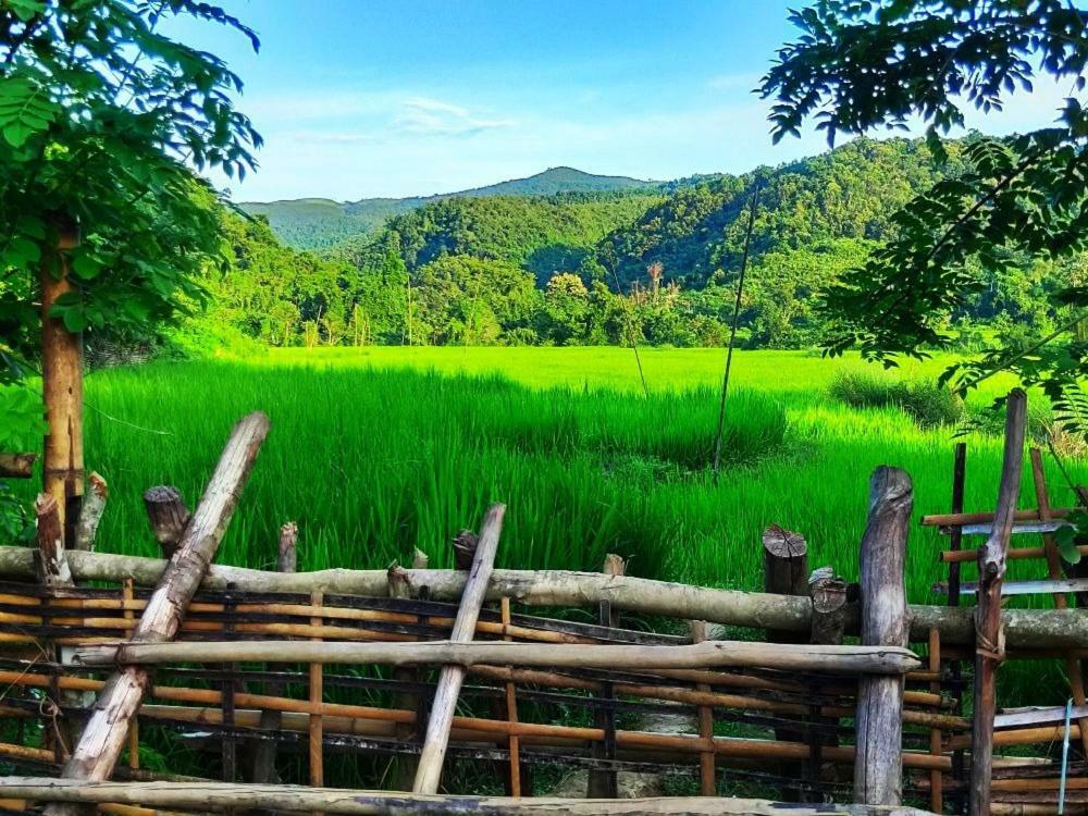 Sunset Bungalows & Gh Muang Ngoi Екстер'єр фото